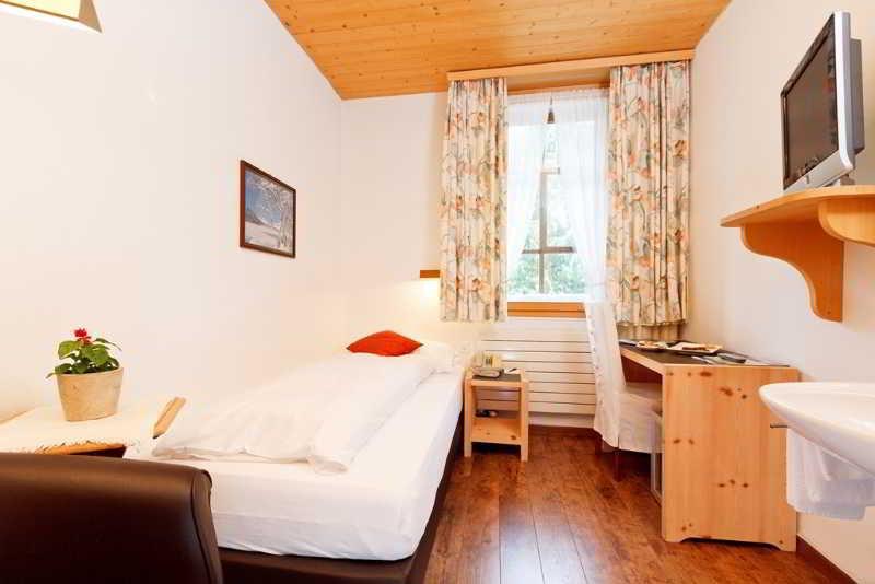 Schweizerhaus Swiss Quality Hotel Малоя Экстерьер фото