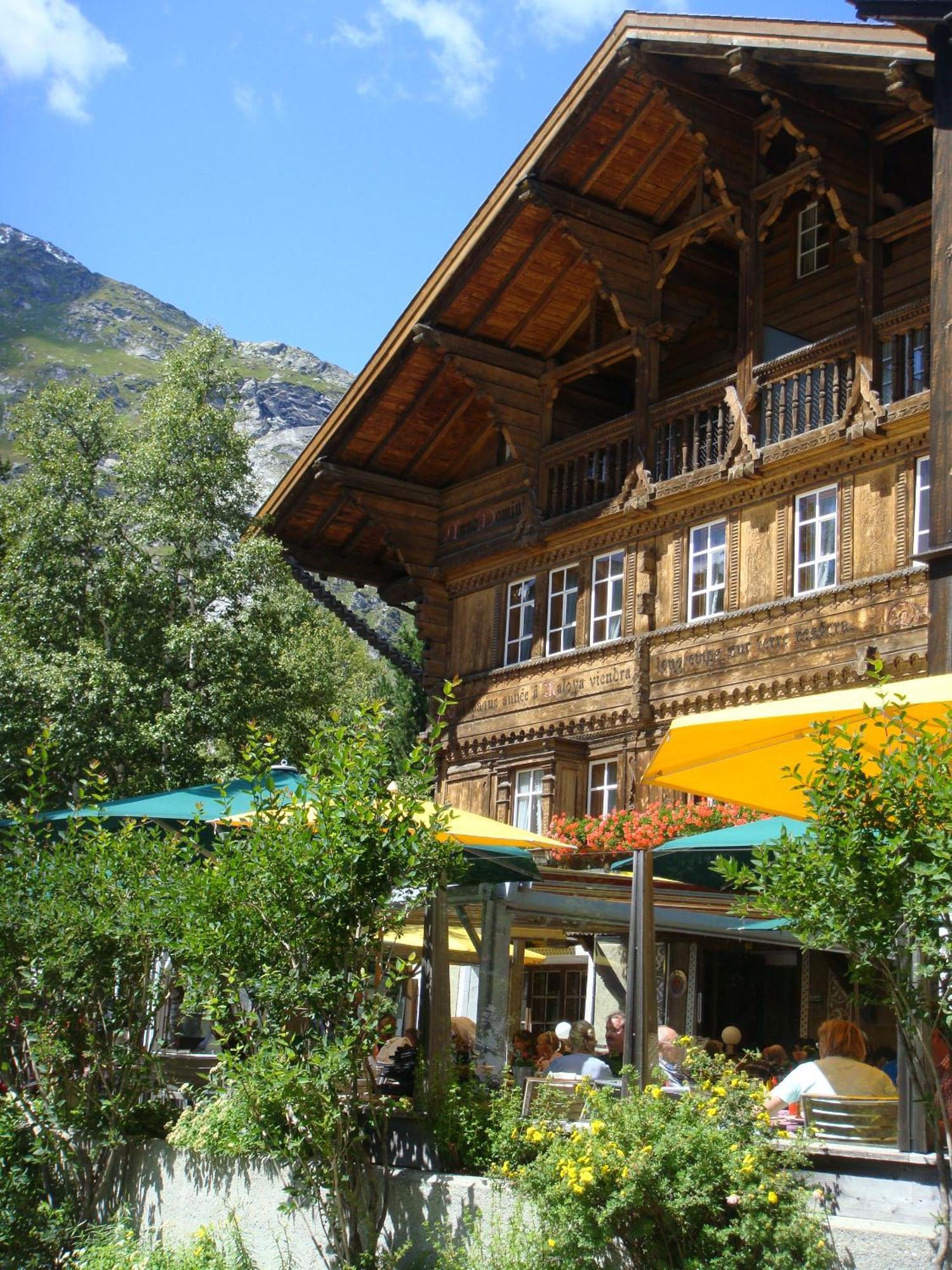 Schweizerhaus Swiss Quality Hotel Малоя Экстерьер фото