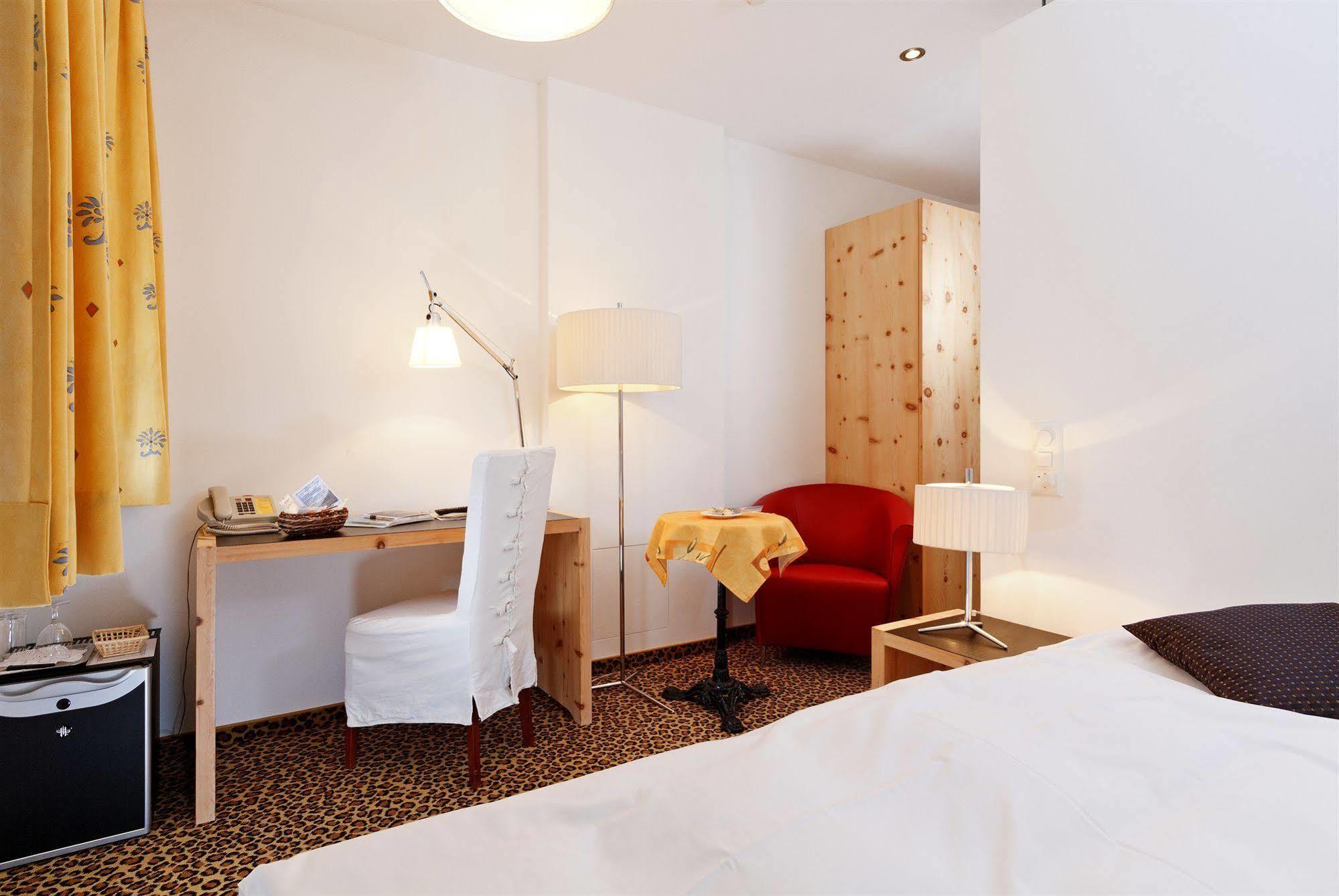 Schweizerhaus Swiss Quality Hotel Малоя Экстерьер фото