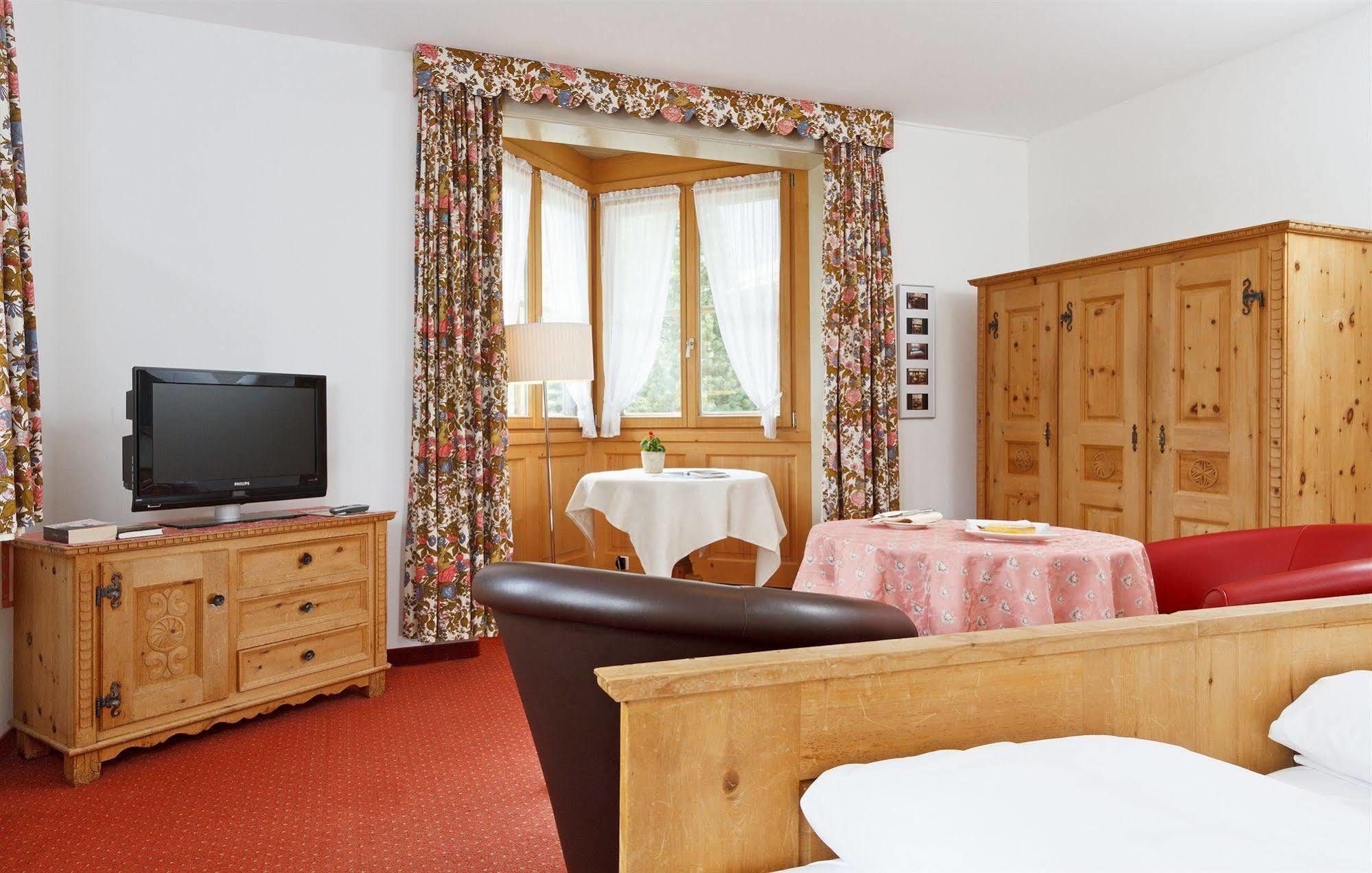 Schweizerhaus Swiss Quality Hotel Малоя Экстерьер фото