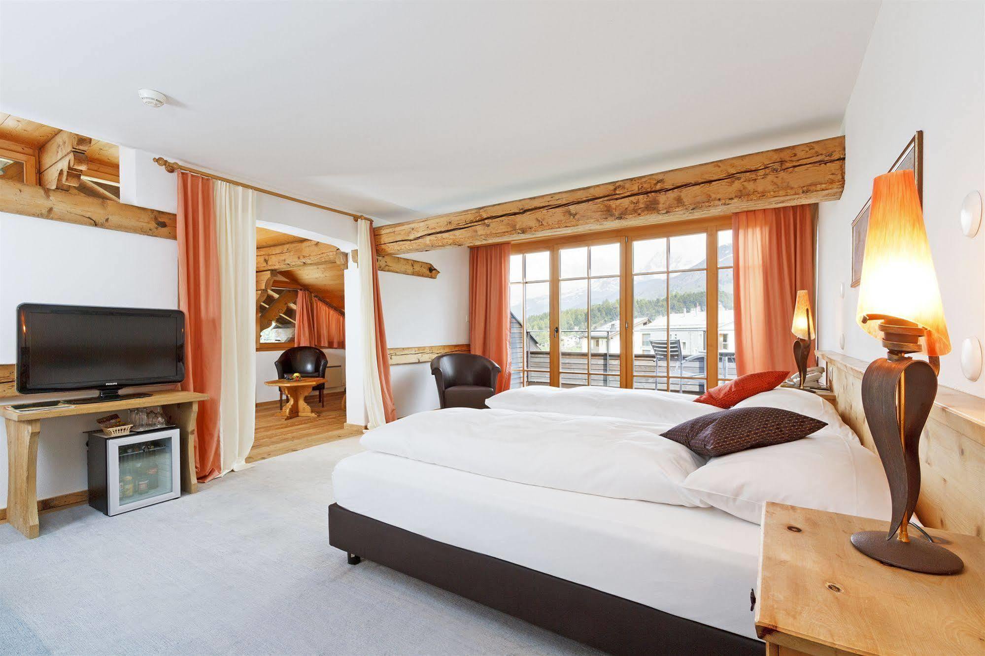 Schweizerhaus Swiss Quality Hotel Малоя Экстерьер фото